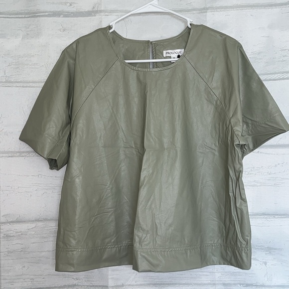 NWT Prologue Light Sage Green Short Sleeve Top Faux Leather Size M - Picture 4 of 15